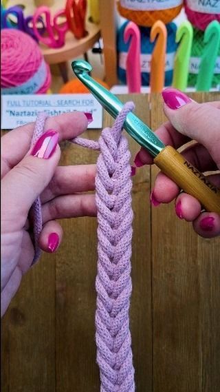 How To Crochet I Cord, I Cord Projects Ideas, Loop Yarn Projects, Braiding Yarn, Loop Stitch Crochet, Cordon Crochet, Crop Pattern, Keychain Loop, Slip Stitches