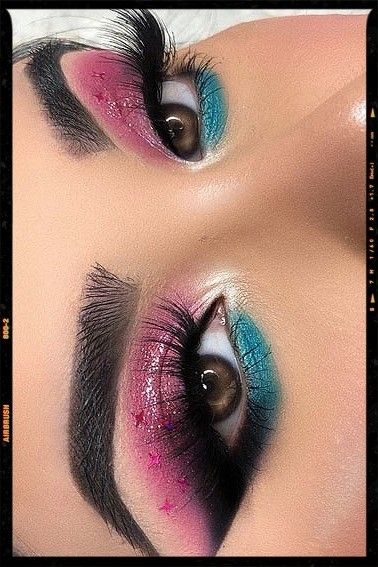 Pink and Blue Eyeshadow - Makeup Looks Inspiration Pink And Teal Eye Makeup, Pink Blue Eyeshadow, Gender Reveal Eyeshadow Ideas, Blue And Pink Makeup Looks, Blue And Pink Eyeshadow Looks, Pink And Blue Eyeshadow Looks, Pink And Blue Makeup Looks, Gender Reveal Makeup Ideas, Pink And Blue Eye Makeup