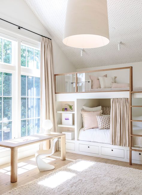 Bunk Bed Girls Room, Girls Room Bunk Beds, Bunk Beds Small Room, Bunk Bed Room, Girls Bunk Beds, Shared Girls Room, Kids Rooms Inspo, Kids Shared Bedroom, Bunk Beds Built In