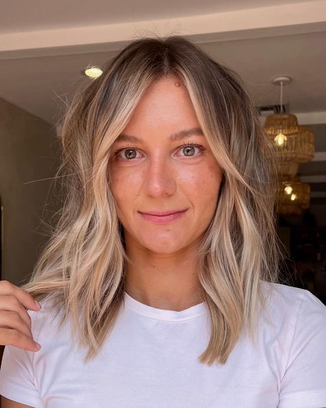 Bold Face Frame, Highlights Around Face, Haircuts Bangs, Face Frame Highlights, Steal Her Look, Reverse Balayage, Blonde Ends, Face Frame, April 27