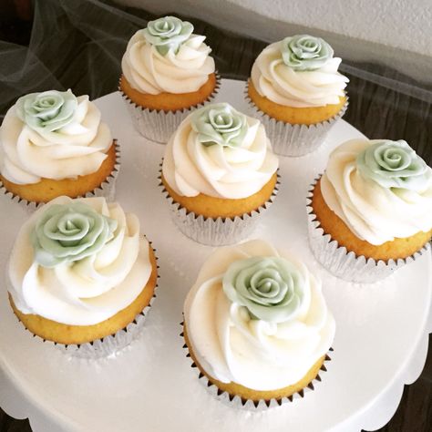 Sage Green Cupcake Ideas, Bridal Shower Cupcakes Sage Green, Sage Green And White Cupcakes, Sage Green Baby Shower Cupcakes, White And Green Cupcakes, Green And White Cupcakes, Sage Cupcakes, Green Cupcakes Ideas, Wedding Cupcakes Fondant