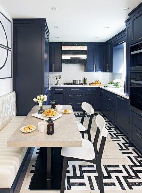 Galley kitchen eating space Kitchen Narrow, Kitchen Tiny, Kitchen Design Pictures, Galley Kitchens, Narrow Kitchen, Kitchen Black, White Dining Room, Kitchen Designs Layout, Best Kitchen Designs