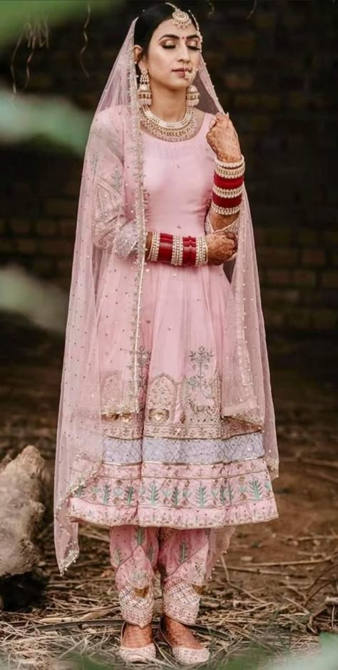 Punjabi Bridal Outfits, Bridal Punjabi Suits Wedding Outfits, Shagan Dresses, Bridal Salwar Suits Wedding, Bridal Anarkali Suits Brides, Indian Designer Suits For Wedding, Punjabi Bride Suit, Jago Outfit Punjabi, Traditional Punjabi Bride