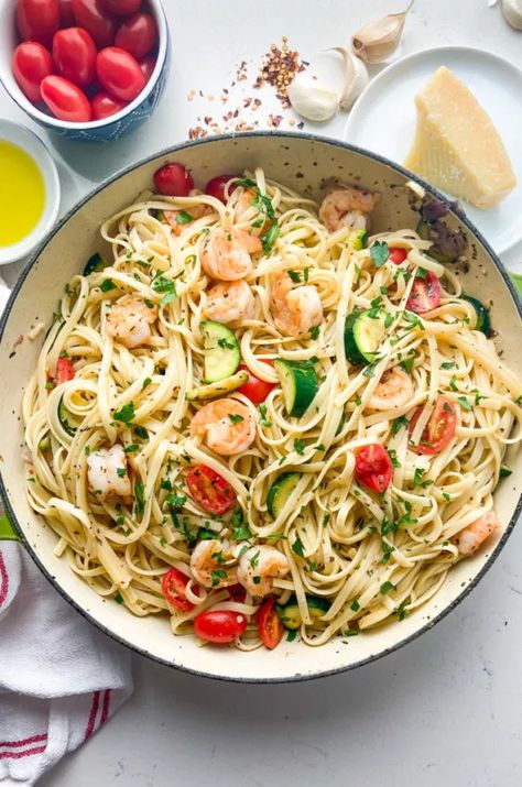 Zucchini And Shrimp Pasta, Shrimp Pasta Recipes Olive Oil, Zucchini Recipes Healthy Easy, Dinner Recipes Seafood, Zucchini Linguine, Shrimp Zucchini Pasta, Linguine With Shrimp, Tomato Linguine, Zucchini And Tomatoes