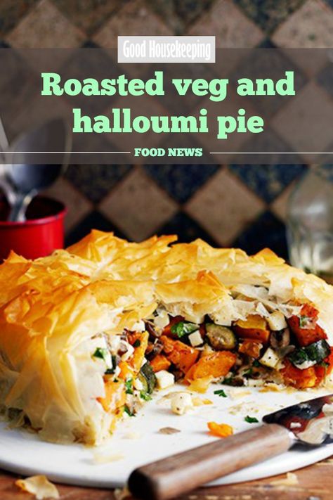 Vegetarian Pie Recipes, Vegetarische Diners, Vegetarian Pie, Fried Halloumi, Veggie Dinner, Diner Recept, Roasted Vegetable, Vegetarian Dinners, Fried Vegetables