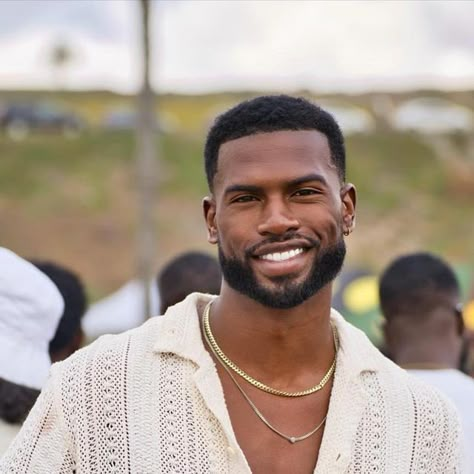 Broderick Hunter on Instagram: "Cool as a breeze Juneteenth 🤍🌬️ • captured by @iamalmightyazul 📸" Ophelia Book, Handsome Black Guys, Black Man Aesthetic, Evil Kingdom, Fine White Men, Attractive Black Men, Broderick Hunter, Men Fashion Photoshoot, Black Men Beards