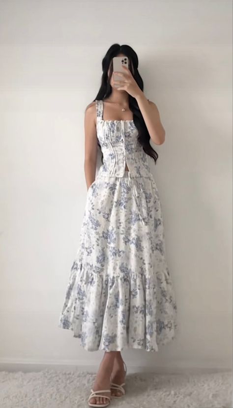 Floral Dress Summer Classy, Everyday Outfits Summer, Modest Girly Outfits, Simple Prom Dress Long, Girly Style Outfits, Modest Casual Outfits, Simple Style Outfits, Royal Clothing, Simple Prom Dress