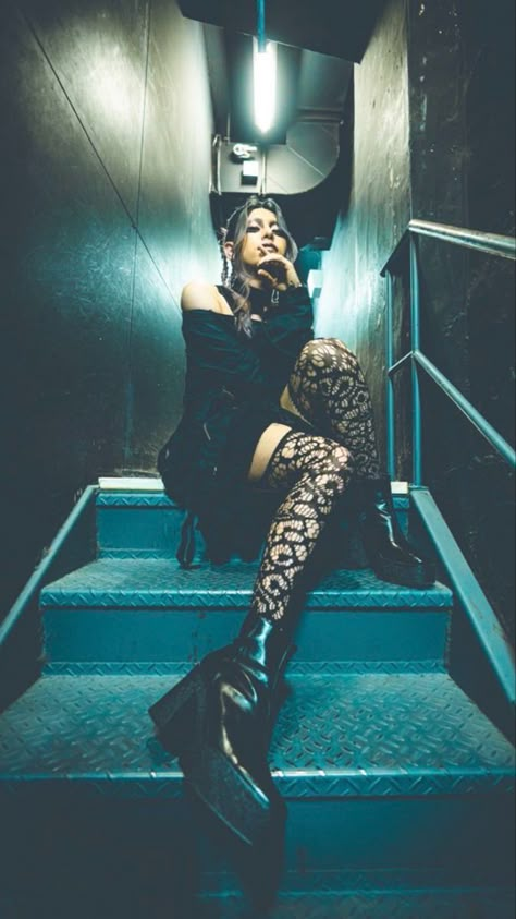 Punk Poses, Dark Fashion Photography, Punk Photoshoot, Rock Photoshoot, Grunge Photoshoot, Debut Photoshoot, Shotting Photo, Photoshoot Themes, Outdoor Photoshoot