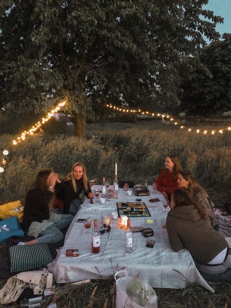 Fun Birthday Aesthetic, Surprise Birthday Party Aesthetic, Birthday Surprise Aesthetic, Spiritual Birthday Party, Surprise Party Aesthetic, Park With Friends Aesthetic, Birthday With Friends Aesthetic, Birthday Outside, Field Party