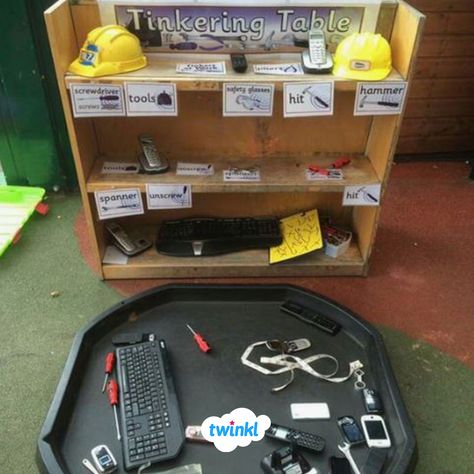 Decorate and enhance your 'tinkering table' using this colourful display pack. Encourage children to explore and investigate mechanical items and use a variety of different tools and equipment. The pack includes a display banner, display lettering, bunting, word cards and display borders. #investigation #tinkeringtable #mechanics #science #tools #instruments #explore #play #discover #eyfs #children #toys #kids #childminders #parents #teachers #learningideas #activities #twinkl #twinklresources Tinker Station, Tinkering Table, Tinkering Station, Investigation Area, Walker Learning, Curiosity Approach, Eyfs Ideas, Tuff Tray Ideas, Tuff Spot