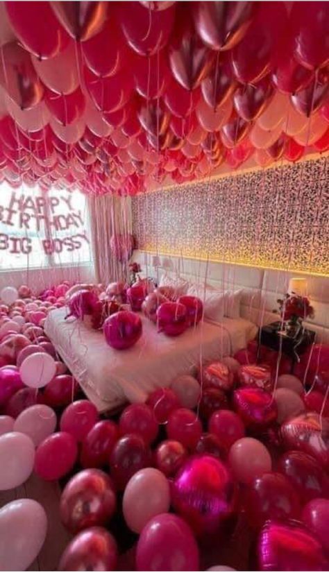 Balloon Decorations Hotel Room, 18th Birthday Bedroom Surprise, Birthday Decorations Living Room, Birthday Decorations At Hotel, Pink Hotel Decorations, Pink Birthday Balloons Aesthetic, Pink Hotel Birthday Party Ideas, Luxury Birthday Decorations, Hotel Room Design Birthday