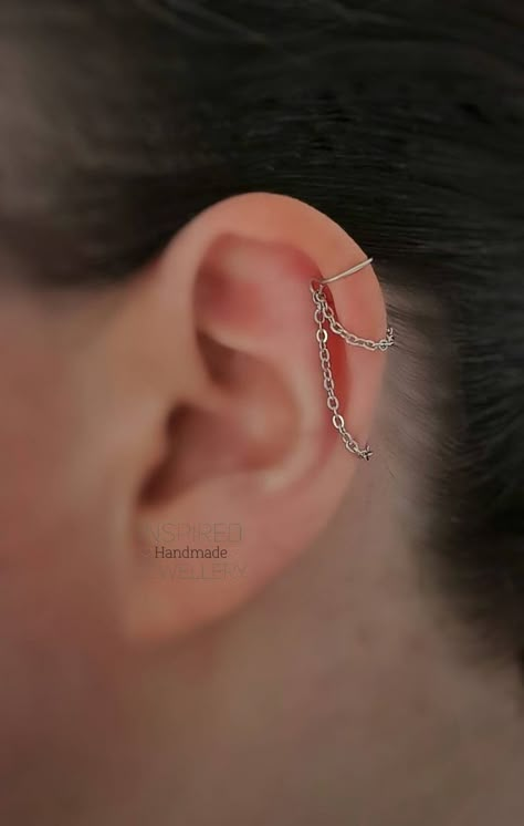 Fake Helix Piercing, Minimalist Ear Piercings, Cartilage Ear Cuff, Pretty Ear Piercings, Cool Piercings, Body Jewelry Piercing, Classy Jewelry, Helix Piercing, Fancy Jewellery