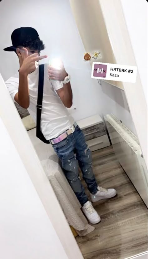 Fotos Chicos Canis, Nike Tech Tracksuit, Cargo Outfit, Drip Fits, Sagging Pants, Light Skin Men, Dope Outfits For Guys, Boys With Curly Hair, Selfie Ideas Instagram