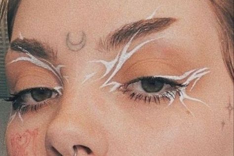 Leaf Eyeliner, Artistic Eyeliner, Simple Graphic Liner, Cross Makeup, White Eye Makeup, Hippie Makeup, Vampire Bride, Eyeliner Designs, Face Art Makeup