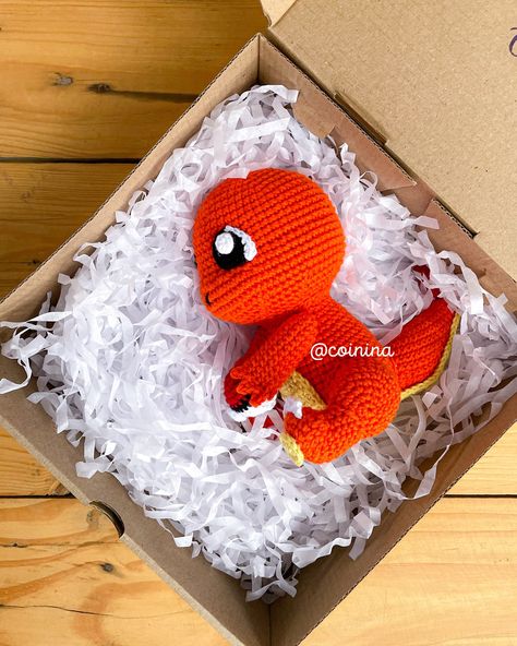 Yo te elijo, Charmander 🔥 #Coinina #crochet #handmade #hechoamano #amigurumi #amigurumilove #amigurumidoll #cute #bonito #tejido #tejidoamano #lima #limaperu #peru #deco #regalo #gift #pokemon #charmander #yoteelijo #foryou #parati Crochet Pokemon Charmander, Crochet Chikorita, Crochet Digimon, Lima Peru, Amigurumi Doll, Pokemon, Amigurumi, Crochet, Gifts