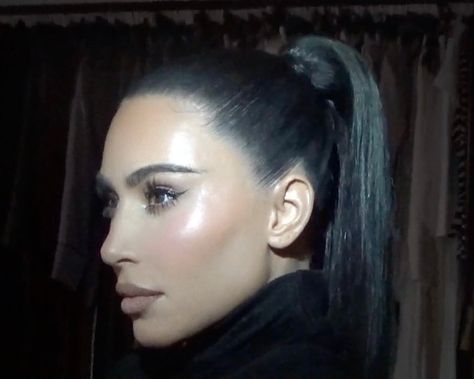 Kim Kardashian Eyebrows, Kardashian Makeup, Sweet Makeup, Kim K, Kardashian Jenner, Kendall + Kylie, Kim Kardashian, Home Ideas, Eyebrows