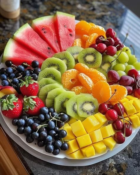 Mama's YUMMY Recipe | VIBRANT FRUIT PLATTER 🍇🍉 | Facebook Fresh Fruit Board, Round Fruit Platter, Small Fruit Platter, Fruit Serving Ideas, Fruit And Cheese Tray, Fruit Board Ideas, Tropical Dance, Fruit Boards, Cheese Fruit Platters