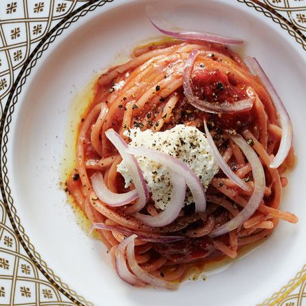 Spaghetti with Strawberry-Tomato Sauce Recipe Vegetarian Pasta Recipes, Tomato Sauce Recipe, Strawberry Sauce, Vegetarian Pasta, A Fruit, The Sauce, Strawberry Recipes, Couscous, Gnocchi