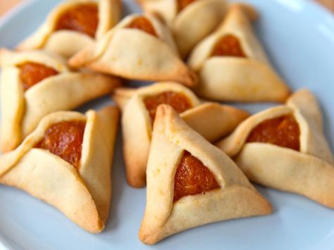 How to Make Perfect Hamantaschen - Recipes and Tips for Dough, Fillings, Folding and Shaping by Tori Avey Apricot Pastry, Best Hamantaschen Recipe, Apricot Desserts, Hamantaschen Recipe, Apricot Recipes, Traditional Sweets, Bake Goods, Baking Tutorial, Delectable Desserts