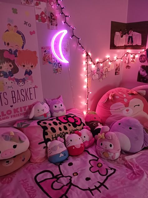 Room Aesthetic Simple, Kawaii Gamer Room, Aesthetic Korean Room, Korean Room Aesthetic, Black Japandi, Kawaii Bedroom Aesthetic, Sanrio Room, Kawaii Room Ideas, Sanrio Aesthetic