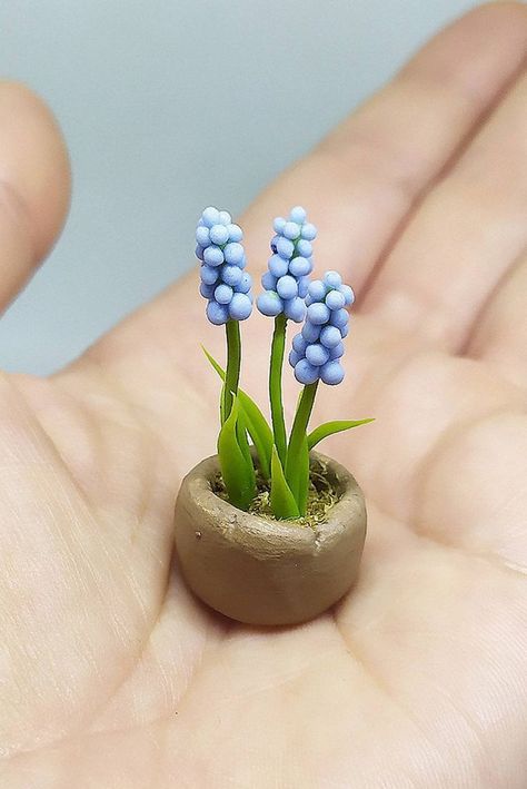 Dollhouse Flowers, Floral Polymer Clay, Mini Plant Pots, Polymer Flowers, Miniature Flowers, Clay Flower Pots, Clay Fairies, Clay Diy Projects, Clay Crafts Air Dry