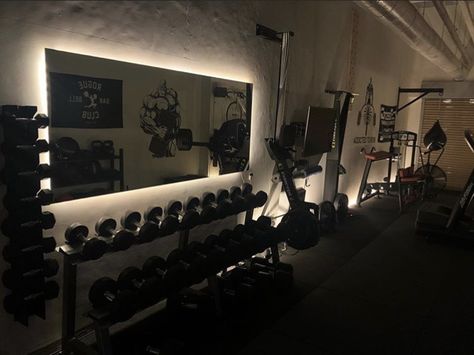 Black Home Gym Interior, Black Walls Home Gym, Moody Home Gym Ideas, All Black Garage Gym, Home Gym Dark Aesthetic, All Black Gym Interior, All Black Home Gym, Moody Gym Aesthetic, Garage Gym Black Walls