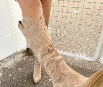 Outfits Leggins, Chestnut Springs, Roaring 20, Bota Country, Camila Morrone, Print Boots, Vanilla Girl, Shoe Inspo, Cow Boy