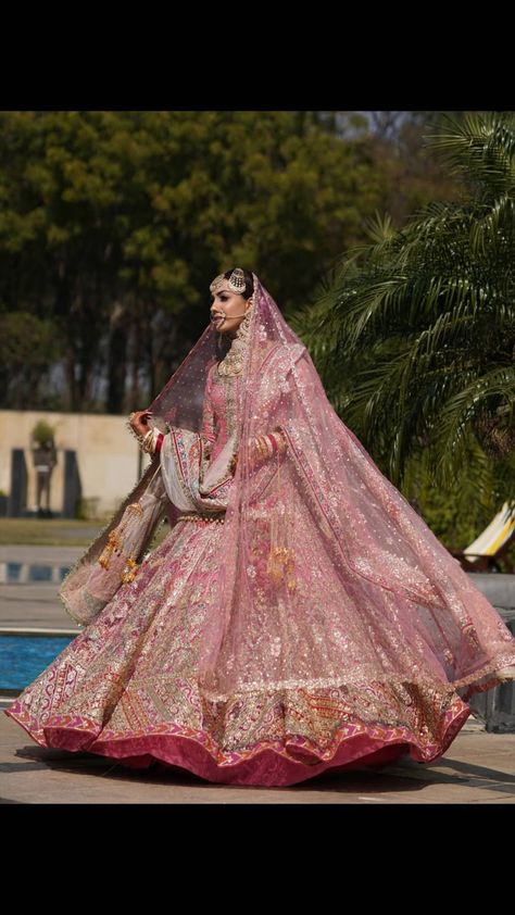 Punjabi Wedding Lengha Pink, Pink Dulhan Lehnga, Mehndi Lehnga, Wedding Lehngas, Shaadi Ideas, Punjabi Wedding Dress, Pink Bridal Lehenga, Latest Bridal Lehenga Designs, Dior Atelier