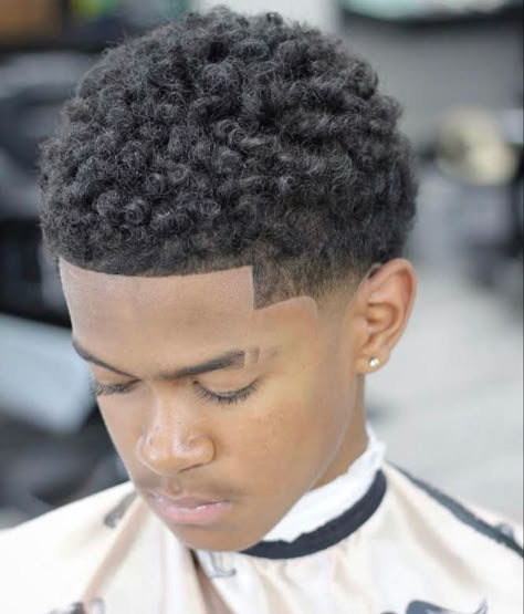 Afro Hair Fade, Afro Fade Haircut, Boys Fade Haircut, Waves Hairstyle Men, Taper Fade Short Hair, Fade Haircut Curly Hair, Taper Fade Curly Hair, Black Boys Haircuts, Afro Fade