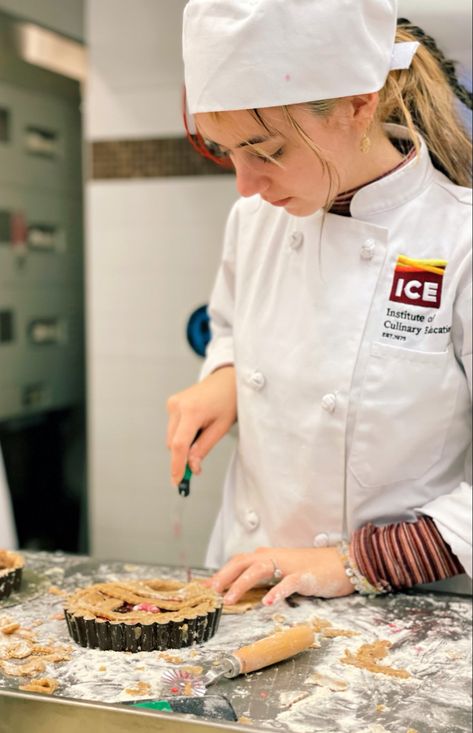 Chef Aesthetic Girl, Chef Aesthetic, Studying Inspo Motivation, Chef Girl, Culinary Arts Schools, Cherry Drawing, Chef School, Modern Suits, Female Chef