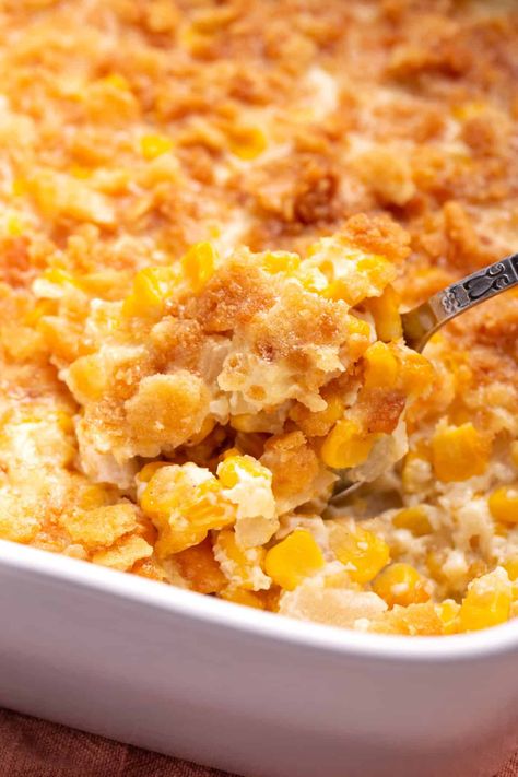 If you have been looking for an old-fashioned scalloped corn recipe, this is it! Our easy scalloped corn recipe is sweet, creamy and rich. Scalloped Corn Casserole, Healthy Thanksgiving Dinner, Homemade Cream Corn, Scalloped Corn, Corn Recipes Side Dishes, Cream Corn Casserole, Fresh Corn Salad, Corn Side Dish, Easy Bbq Chicken