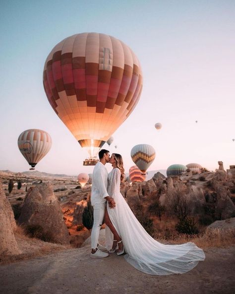 Engagement Photo Shoot Beach, Hot Air Balloon Wedding, Hot Air Balloon Adventure, Turkey Wedding, Top Places To Travel, Cappadocia Turkey, Outdoor Wedding Photos, Turkey Travel, Wedding Photography Poses