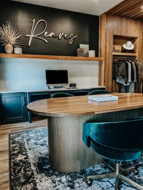 Pastor's Office Decor Ideas, Modern Lawyer Office Interior Design, Pastors Office Decor Ideas, Modern Western Office, Pastor Office Decor Ideas, Pastor Office, Pastors Office, Man’s Office, Masculine Home Office Ideas