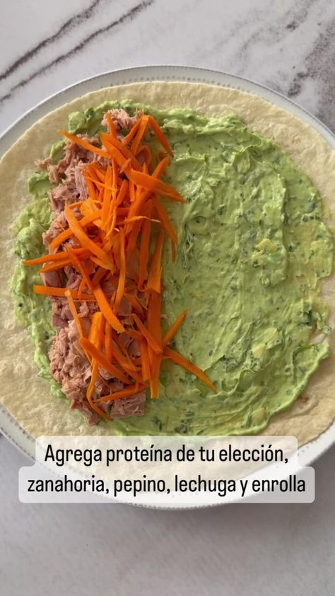 Recetas frias para llevar al trabajo 3/5. Wrap con aderezo de cilantro. 1 tortilla para wrap 1 sobre atún en agua 1 zanahoria rallada 1/2 pepino rallado... | By Almas Nutrición - Nutriologa Alejandra Guerrero Cilantro