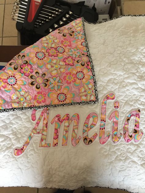 Quilts With Names Applique, Name Applique Quilt, Applique Baby Quilts, Unquie Gifts, Girls Patchwork Quilt, Cot Quilts, Name Quilt, Sew Applique, Peanut Baby Shower