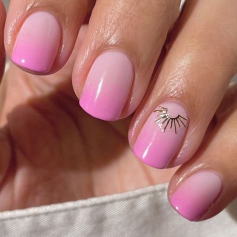 20 Summer Ombré Nail Looks That Are Perfect for Right Now Pink Ombre Short Nails, Ombre Short Nails, Nail Looks, Celebrity Nails, Classic French Manicure, Dipped Nails, Art Trends, Nails At Home, Nails Short