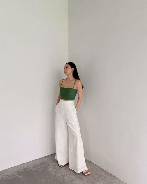 White Palazzo Pants Outfit, Tita Outfit Ideas, Tita Fits, Wardrobe Reset, Bali Outfits, Corduroy Outfit, Palazzo Pants Outfit, White Palazzo Pants, Ootd Idea