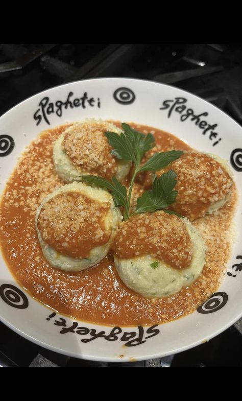 Ricotta Gnudi in Pomodoro Sauce - Easy DIY Recipes Gnudi Recipe, Ricotta Gnudi, Pomodoro Sauce, White Bean Soup Recipes, Cheese Alternatives, Slow Cooked Chicken, Bean Soup Recipes, Homemade Tortillas, White Bean Soup