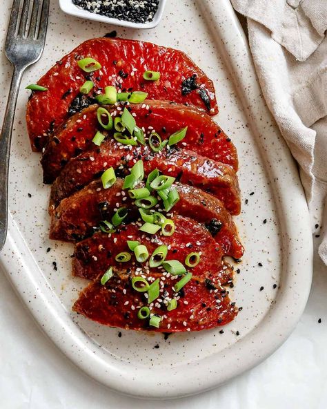 Watermelon Tuna [sashimi + steaks] - Plant-Based on a Budget Watermelon Steak Recipe, Sashimi Recipe, Vegan Tuna, Tuna Steak Recipes, Grilled Chicken Kabobs, Tuna Sashimi, Grilled Watermelon, Plant Based Recipes Dinner, Vegan Sushi