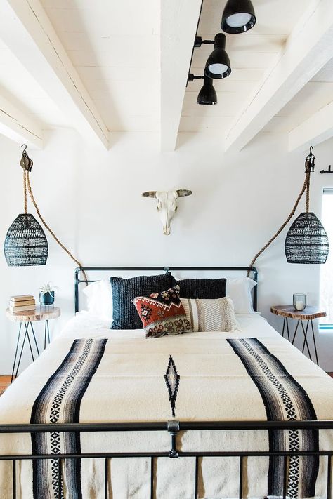 Modern Mexican Bedroom, Modern Southwest Bedroom, Santa Fe Style Decor, Modern Santa Fe Style, Santa Fe Decor, Southwest Bedroom, Modern Southwest Decor, Mexican Bedroom, Southwest Modern