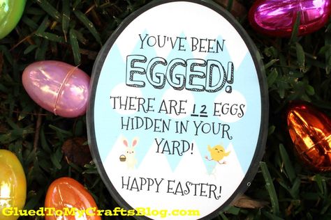 Wanna spread some cheer this Easter season? Why not leave this "You've Been Egged!" gift idea on someone's yard this weekend?! Church Fellowship, Candy Easter Basket, Spreading Kindness, Easter Stuff, Youth Games, Fundraiser Ideas, Easter Stickers, Plastic Easter Eggs, Easter Goodies