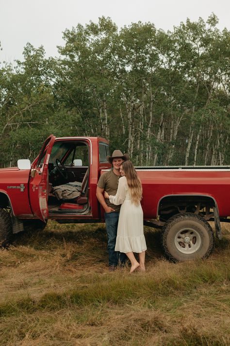 Red Truck Photo Shoot, Truck Couple Pictures, Truck Couple Photoshoot, Hailey Photoshoot, Truck Engagement Pictures, Cowboy Couples, Truck Poses, Budoir Shoot, Cowboy Engagement