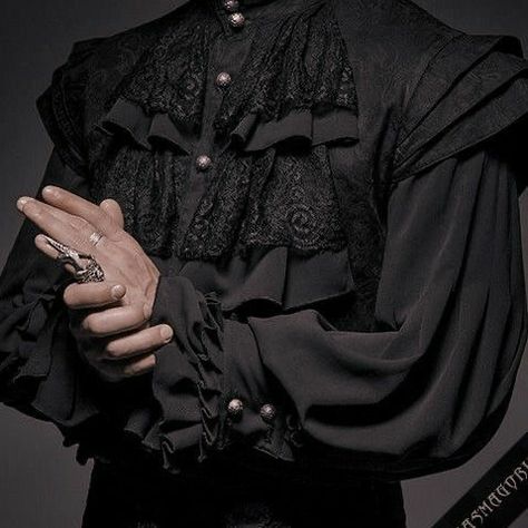 Cardan Greenbriar Aesthetic, Cardan Greenbriar, Victorian Goth, Fantasy Fashion, Character Outfits, Look Cool, Aesthetic Clothes, Pretty Outfits, A Man