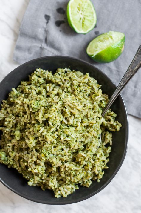 Make ahead cilantro-lime green rice...delicious and fluffy even after reheating it in the MICROWAVE! Green Rice Recipe, Easy Rice Pilaf, Cilantro Parsley, Easy Rice, Green Rice, Lime Rice, Cilantro Lime Rice, Rice Pilaf, Homemade Tortillas