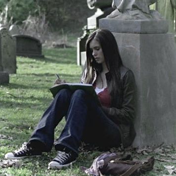 Vampire Girlfriend, Vampire Kingdom, Original Doctor Who, Elena Gilbert Style, Girlfriend Aesthetic, Vampire Pictures, The Vampire Diaries 3, Original Vampire, Vampire Diaries Cast