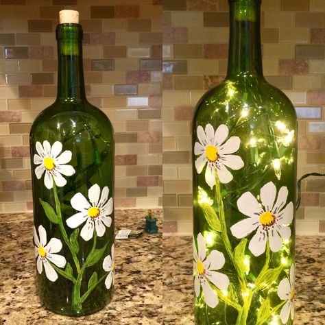 Painted Glass Bottles, Hand Painted Wine Bottles, Wine Bottle Design, Recycled Wine Bottle, Hand Painted Bottles, Glass Bottle Diy, Glass Painting Designs, Diy Glass Bottle Crafts, Wine Bottle Art