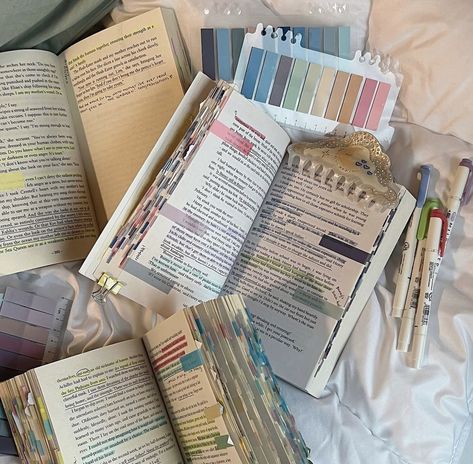 Book Annotation Key, Annotation Aesthetic, Annotated Book, Book Annotation Tips, Book Annotating, Annotated Books, Book Annotations, Reading Motivation, Bookstagram Inspiration