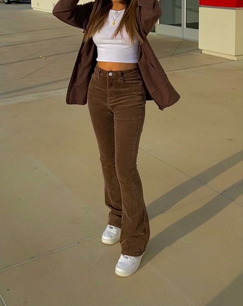 Brown Jeans Outfit, Brown Pants Outfit, Outfits Con Jeans, Looks Pinterest, Brown Outfit, Causual Outfits, Cute Comfy Outfits, Swaggy Outfits, Simple Trendy Outfits