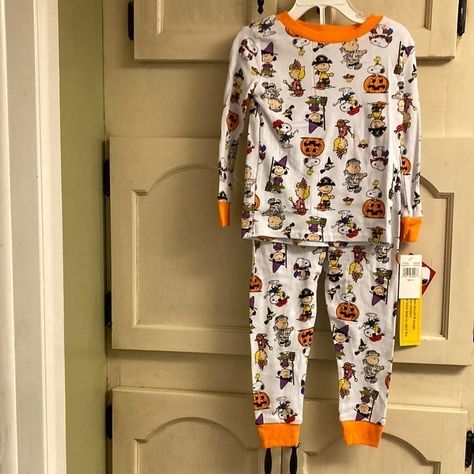 Nwt Peanuts Halloween Pajamas Only Size 4 Left! With Snoopy Characters Including Woodstock Kids Halloween Pajamas, Kids Nightgowns, Snoopy Kids, Toddler Christmas Pajamas, Snoopy Pajamas, Snoopy Characters, Christmas Nightgowns, Girls Christmas Pajamas, Characters Halloween