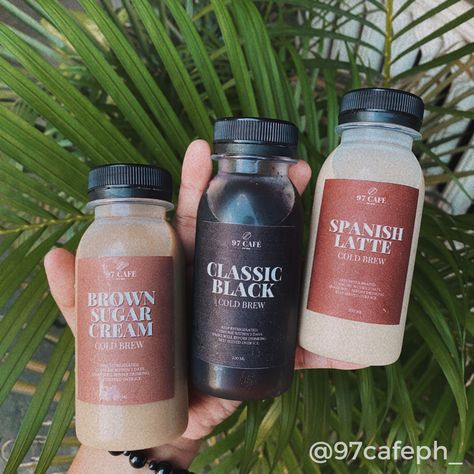 Iced Coffee Business Ideas, Coffee Bottles Photoshoot, Cold Brew Business, Cold Brew Logo Design, Iced Coffee Packaging Ideas, Bottled Coffee Aesthetic, Cold Coffee Packaging, Cold Brew Bottle Design, Bottled Coffee Packaging